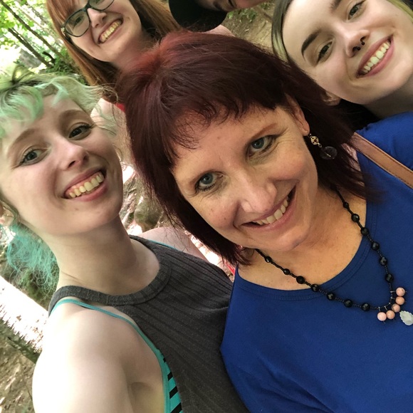 Meet your Posher, Elizabeth - Picture 5 of 6